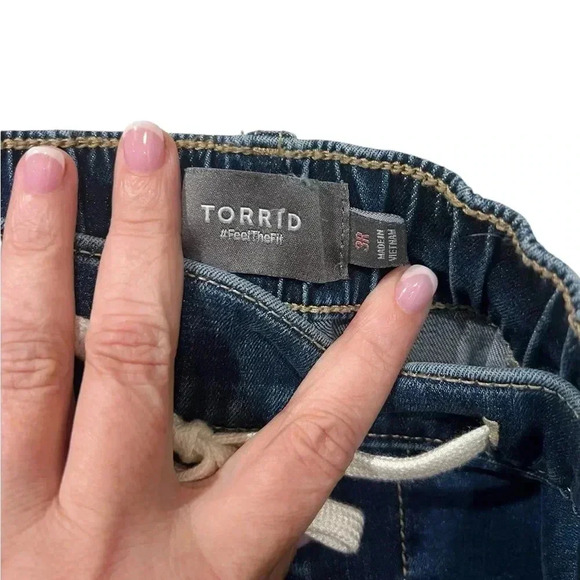 Torrid Blue Jeans Elastic Waist Ripped Knees Size3R - Picture 5 of 7